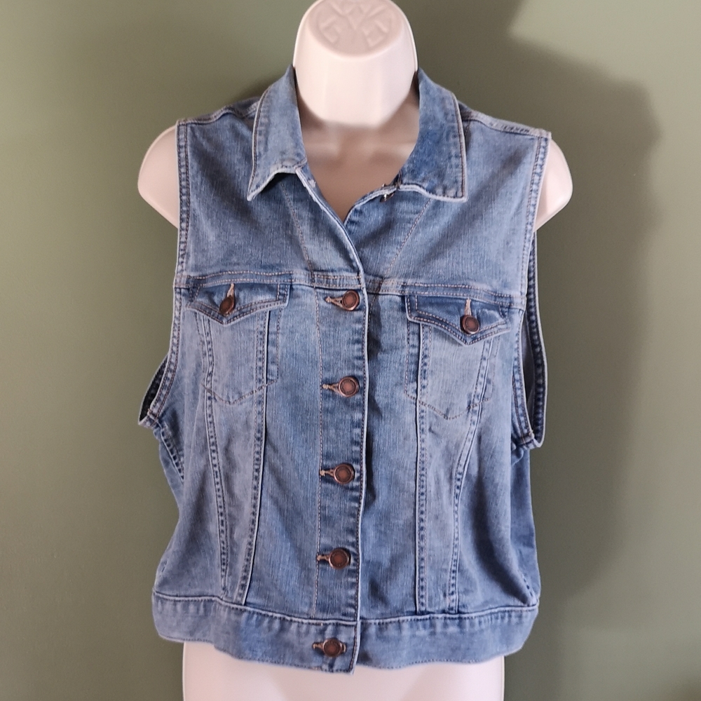 Brody Jeans Light Wash Denim Button Vest Medium Fit - Picture 2 of 11